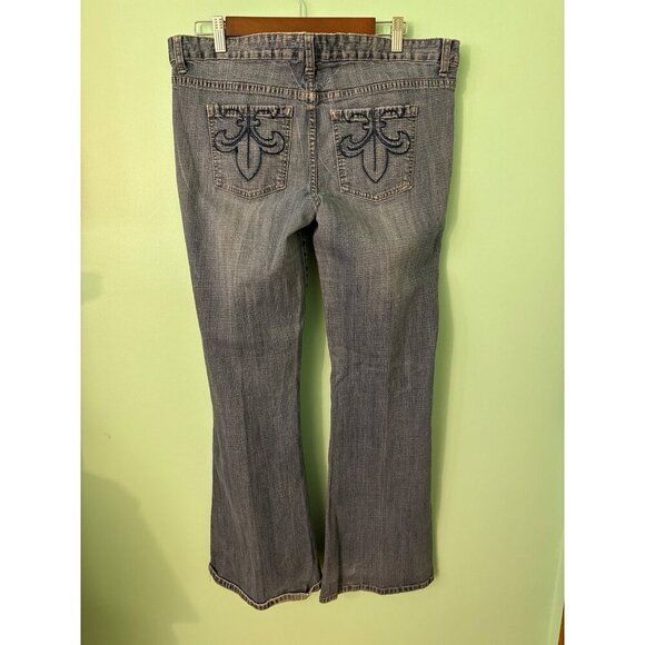 Rue21 Womens Bootcut Jeans Size 16 Medium Wash Embroidered Back Pockets Distress - Picture 2 of 9
